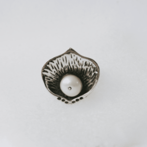 anillo moderno con perla 3